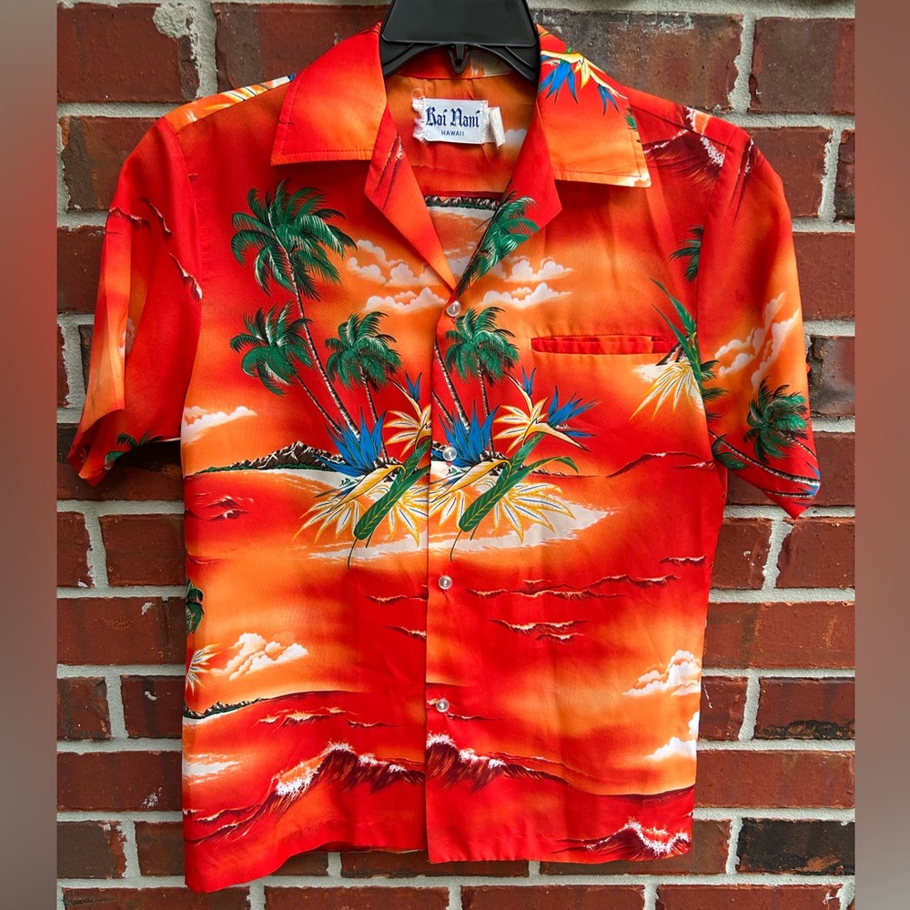 Vintage Rai Nani Hawaii Short Sleeve Button Down Small Shirt. Orange Floral